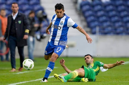 
Con miras a iniciar su andar en la Copa de Portugal de la presente temporada, el exgoleador de Monterrey realizó trabajo en el terreno de juego y posteriormente se ejercitó en el gimnasio del club