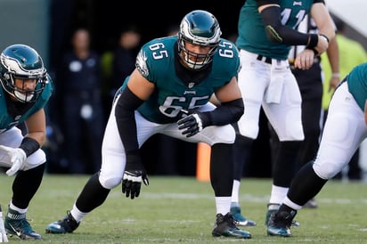 Lane Johnson, tackle de las Águilas de Filadelfia. La NFL confirma castigo de 10 juegos a Johnson