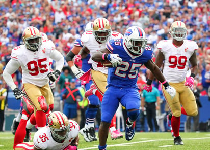 LeSean McCoy anotó tres veces y corrió para 140 yardas en la paliza de Buffalo a San Francisco. (AP)