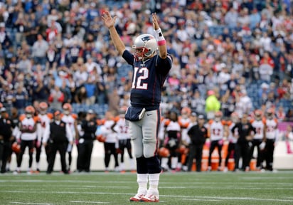 Brady completó 29 de 35 pases para 376 yardas. (AP)