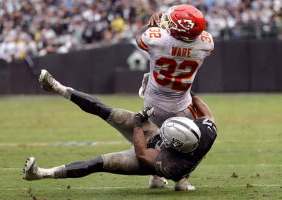 Spencer Ware anotó dos veces en la victoria de Chiefs. (AP)