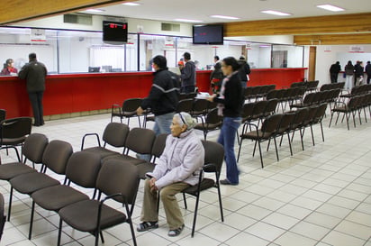 Recaudación. A las entidades les corresponden impuestos como el refrendo; y a los municipios, el predial. 
(EL SIGLO DE TORREÓN)