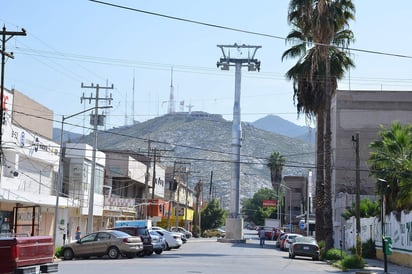 El teleférico estará terminada a finales de diciembre y se invierten recursos federales por 159.9 millones de pesos. (FERNANDO COMPEÁN)