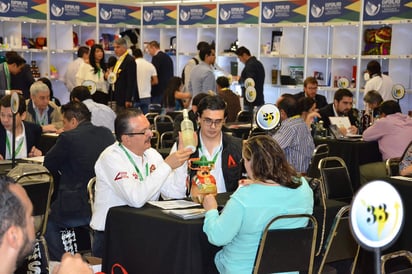 Ganar-ganar. Todos los participantes en la macrorueda de negocios son ganadores y tendrán resultados positivos. (FERNANDO COMPEÁN) 