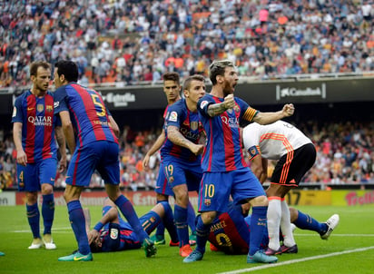 Messi asumió la responsabilidad de lanzar el panalti ante el mejor portero de la historia de la Liga en estos lances. (AP) 