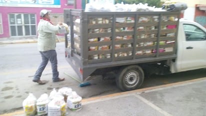 Los trabajadores del volante de rutas urbanas y suburbanas de pasajeros, trabajadores materialistas y del servicio de taxis, apoyaron a esta causa y entregaron los apoyos. (EL SIGLO DE TORREÓN) 