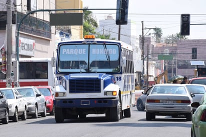 Trabajo. Asegura subdirector que trabajará por mejorar el transporte en la región y  las relaciones. (ARCHIVO)