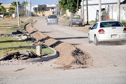 Trabajo. Se realizan los trabajos de pavimentación en el bulevar la Libertad en 8 cuadras afectadas por las lluvias. (Fernando Compeán)