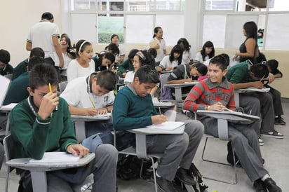 Iniciativa. Los salones no deben tener más de 13 alumnos en secundaria y de 15 en primaria.