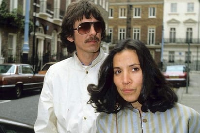 'George (Harrison) estaba muy enamorado de México, de su música sobretodo, entonces, empezamos a ver películas mexicanas y él se sentaba con su guitarra y tocaba junto con Los Panchos', comentó Olivia. (ARCHIVO)