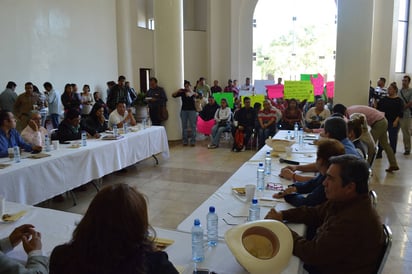 Viviendas. Personas que invadieron terrenos y que fueron desalojados ahora piden viviendas. 