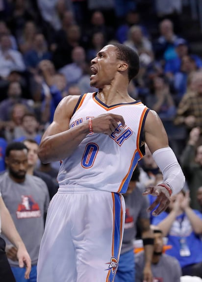 Russell Westbrook anotó 28 puntos, bajó 6 rebotes y repartió 8 asistencias. (AP)