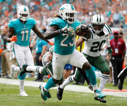 Jay Ajayi corrió para 111 yardas y logró una anotación ante los Jets. (AP)