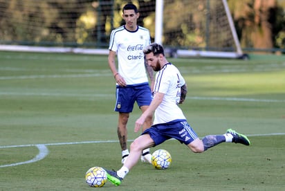 Tras perderse tres partidos por lesión, Lionel Messi jugará el jueves ante Brasil en las eliminatorias. (AP)