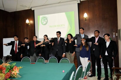 Nuevo organismo. Se tomó protesta a la Nueva Sociedad de Alumnos de la Universidad Autónoma de la Laguna. (ROBERTO ITURRIAGA)