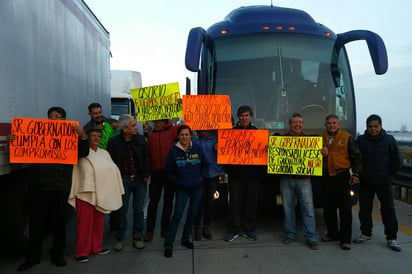 Demanda. A bordo de dos autobuses, el magisterio viajó a la Ciudad de México, con el fin de exigir atención a diversas problemas. (EL SIGLO DE TORREÓN)