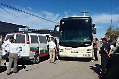 Resguardo. Los migrantes fueron trasladados con ayuda de un camión particular. (EL SIGLO DE TORREÓN)