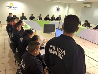 Riquelme dijo que en lo que respecta al cuerpo encontrado en la colonia Ampliación Las Margaritas, “nosotros continuamos con el sellamiento o vigilancia coordinada con diversas corporaciones policiacas para aumentar la presencia en el bulevar río Nazas que colinda con Gómez Palacio'. (TWITTER) 
