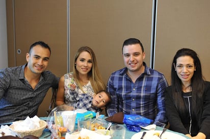 Gustavo, Mónica, Gustavo Jr., Mariano y Helena.
