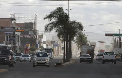 Impacto. Seguirá el efecto del viento con rachas fuertes que podrían intensificarse en los valles de 50 a 60 kilómetros por hora. (EL SIGLO DE TORREÓN)