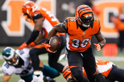 Bengals de Cincinnati superó las lesiones y venció con facilidad 32-14 a Eagles de Filadelfia. (AP)