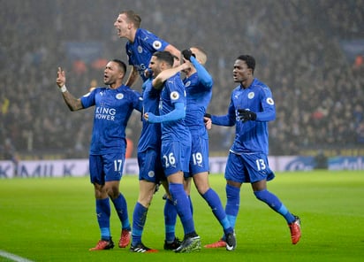 Leicester suma tres puntos de oro que lo alejan temporalmente del descenso y se coloca en decimocuarta posición, con 16 puntos. (EFE)