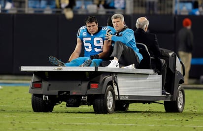 Luke Kuechly sufrió una conmoción cerebral en el juego de la semana 11 ante los Saints de Nueva Orleans. (Archivo)