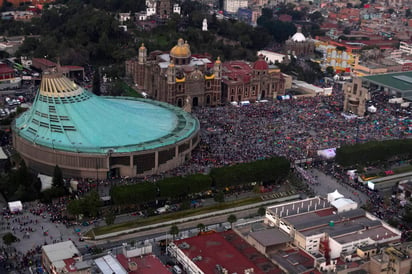 Continúa el despliegue de 300 elementos de la División de Fuerzas Federales que apoyan con la seguridad al interior de la Basílica de Guadalupe, en la zona del atrio, los accesos y salidas al templo. (EFE)