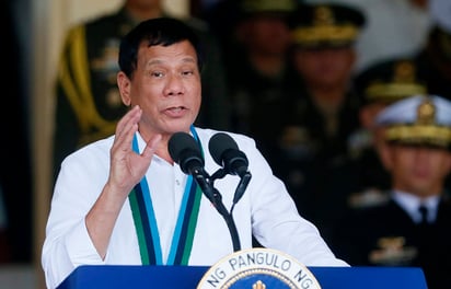 El pasado lunes, Duterte afirmó en un discurso, antes de emprender una visita oficial a Camboya, que había matado a supuestos drogadictos y traficantes de drogas mientras era el alcalde de Davao. (ARCHIVO)