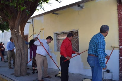 La particularidad de este programa es que las familias participan en el mejoramiento de su entorno y además los trabajos están supervisados. (EL SIGLO DE TORREÓN)