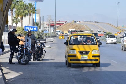 Vialidades. El  Periférico y el bulevar Revolución, son de las vialidades más utilizadas por los 'cinqueros' para brindar servicio de transporte por un menor precio y traslado más rápido. (Fernando Compeán)