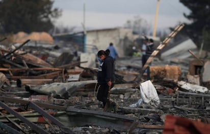 El gobernador del Estado de México, Eruviel Ávila, informó que la PGR dará seguimiento a los peritajes en la zona donde se registraron diversas detonaciones. (AP)