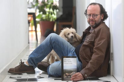 El autor. El escritor y periodista mexicano Alejandro Páez, autor de la novela 'Oriundo Laredo'. (ARCHIVO)