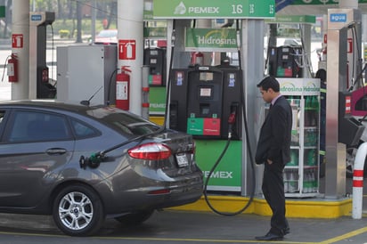 Enfatizó que el gobierno federal cuidará que la liberalización del precio de las gasolinas no se traduzca en un incremento general de precios. (ARCHIVO)