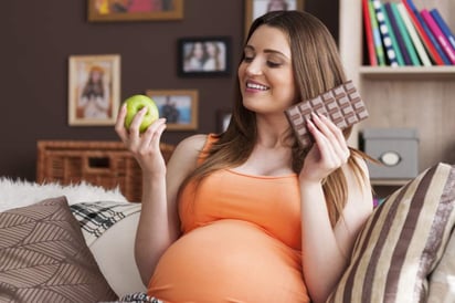 Alimentos. La dieta que sigue una mujer embarazada podría determinar que su hijo padezca obesidad.
