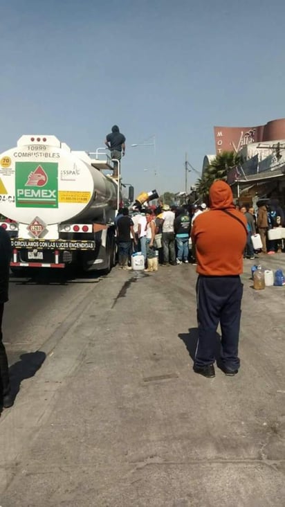 El hecho tuvo lugar en medio de las protestas de ciudadanos que están en contra del alza en el precio de la gasolina. (TWITTER) 

