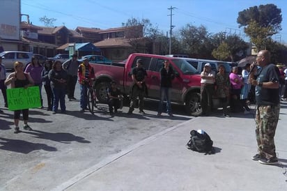 Descontento. El contingente marchó entre los automóviles. (EL SIGLO DE TORREÓN)