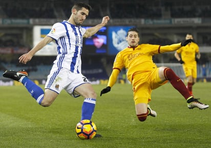 Sevilla goleó 4-0 como visitante a Real Sociedad y se puso momentáneamente en el segundo lugar de la clasificación. (EFE)