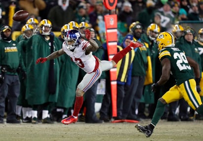 Odell Beckham soltó varios pases en la derrota ante Green Bay. Piden a Beckham ser más responsable