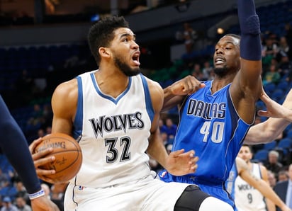 Karl Anthony Towns anotó 34 puntos en el partido. (AP)   