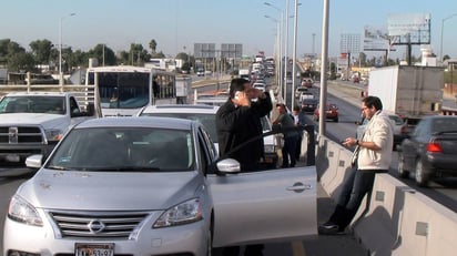 Choque. Debido al percance de las cuatro unidades las autoridades cerraron la circulación vehicular por una hora.