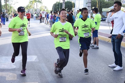 La invitación está abierta a corredores de todas las edades, se puede caminar, correr o trotar los 5K, 'Montse' estará presente. (Archivo)