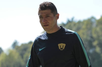 Alejandro Palacios durante el entrenamiento de los Pumas en la cancha dos de Ciudad Universitaria. (Notimex) 