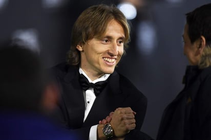 Un redactor de la sección deportiva del diario entregó hoy a Modric el galardón, en forma de una estatuilla artística denominada 'Campeón', en una pequeña ceremonia organizada en Madrid.
