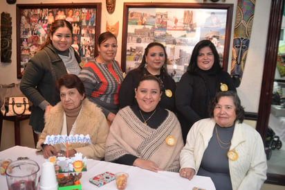 Mayra, Altaf, Cristy, Alina, Dolores, Laura e Irma Eugenia.