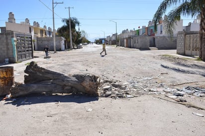 Deterioro. Debido al mal estado del pavimento de la ciudad, el gobierno del Estado 'inyecta' recursos para que el Municipio arregle 38 colonias con pavimento nuevo, recarpeteo y bacheo. (Fernando Compeán)