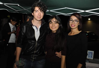 Chris, Raquel y Aby.