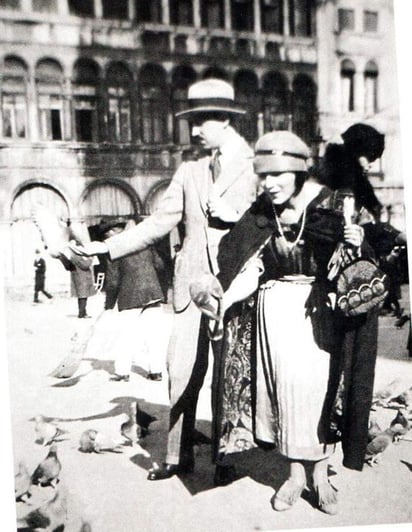 

Jaime y Dolores, en Venecia, durante su luna de miel que duró año y medio por Europa. De regreso en México, decidieron residir en la hacienda Las Cruces en Nazas.

