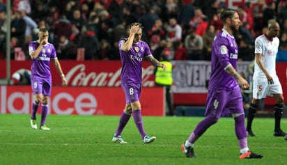 Real Madrid ganaba, pero Sevilla le dio la vuelta al marcador en las postrimerías del duelo. (AP)