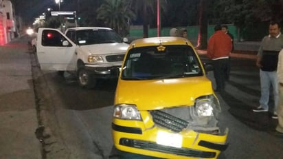 Accidente. El choque ocurrió en el cruce de la calle Treviño y el bulevar Revolución de Torreón.